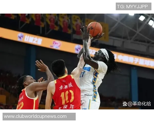 CBA广东对辽宁比赛中的争议判罚视频回顾与分析