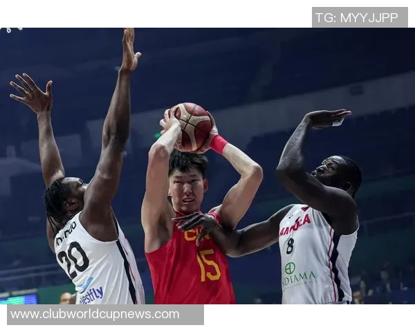 中国男篮迎战安哥拉队全力争胜展现团队实力与拼搏精神